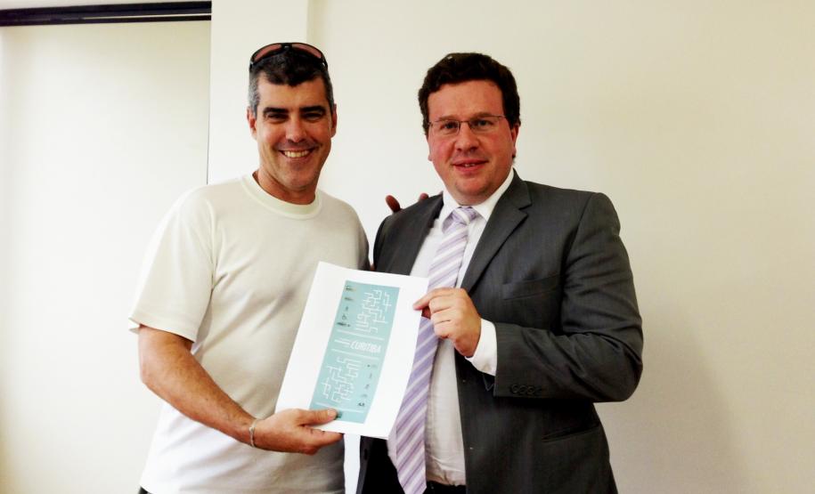 A Secretaria do Meio Ambiente e Recursos Hídricos dará início à elaboração de uma política estadual para incentivo ao uso da bicicleta, o "Ciclo Paraná". O programa será desenvolvido em parceria com cicloativistas, universidades e órgãos de governo com o objetivo de nortear os municípios paranaenses que tiverem interesse em aderir à iniciativa.