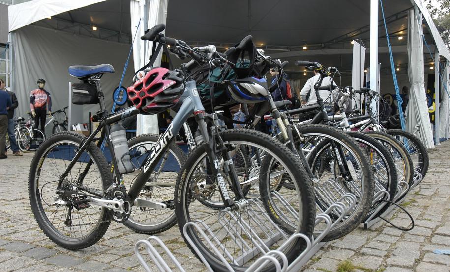 A Secretaria do Meio Ambiente e Recursos Hídricos dará início à elaboração de uma política estadual para incentivo ao uso da bicicleta, o "Ciclo Paraná". O programa será desenvolvido em parceria com cicloativistas, universidades e órgãos de governo com o objetivo de nortear os municípios paranaenses que tiverem interesse em aderir à iniciativa.