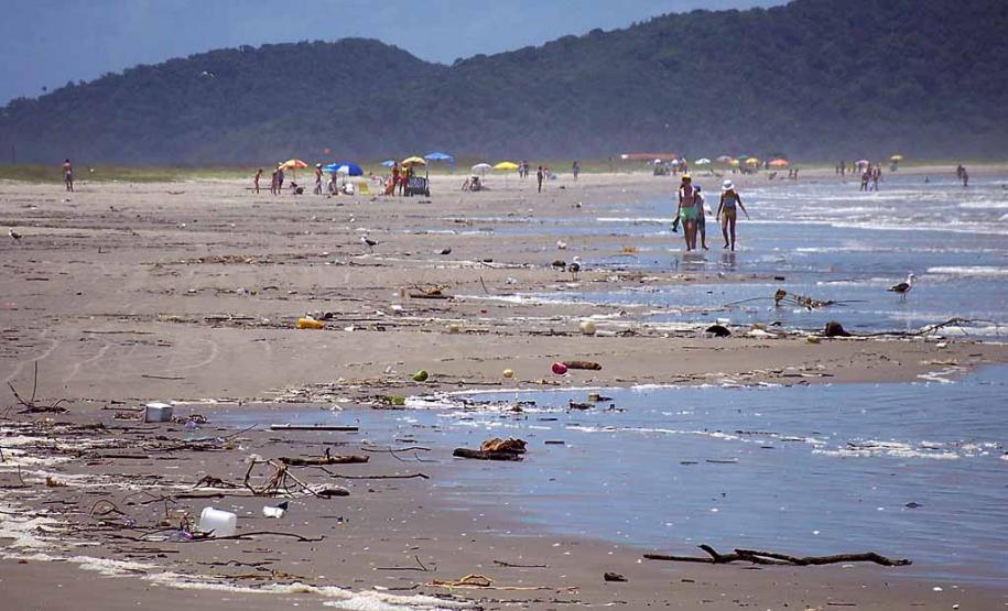 Governo promove debate inédito para resolver o problema de lixo no mar A Secretaria do Meio Ambiente e Recursos Hídricos promove, no próximo dia 20 de agosto, à partir das 9h, em Paranaguá a primeira Conferência Livre do Meio Ambiente sobre Lixo Marinho. O objetivo da Conferência é debater ações efetivas para solucionar o problema do lixo marinho e suas consequência para o turismo ecológico, para pesca e saúde humana.