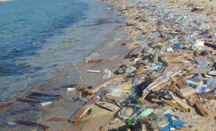 Governo promove debate inédito para resolver o problema de lixo no mar A Secretaria do Meio Ambiente e Recursos Hídricos promove, no próximo dia 20 de agosto, à partir das 9h, em Paranaguá a primeira Conferência Livre do Meio Ambiente sobre Lixo Marinho. O objetivo da Conferência é debater ações efetivas para solucionar o problema do lixo marinho e suas consequência para o turismo ecológico, para pesca e saúde humana.