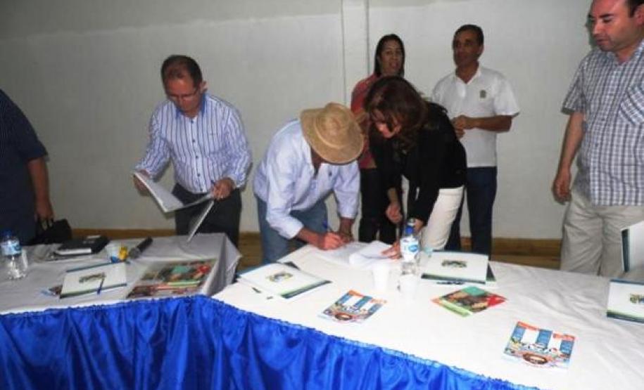 O Programa Paraná sem Lixões, criado pelo Governo do Estado para auxiliar os municípios a eliminar os lixões a céu aberto até agosto de 2014, apresenta os primeiros resultados. Foto: SEMA