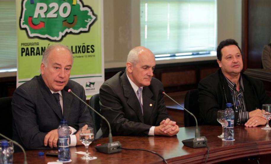 Indústrias e prefeituras debatem reciclagem de embalagens