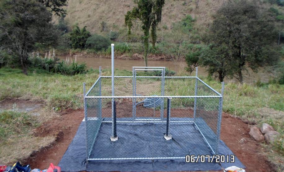 A Rede Paranaense de Monitoramento Hidrometereológico (REPAMH) disponibilizará em breve dados, em tempo real, das previsões meteorológicas, do monitoramento do nível dos rios em todas as bacias hidrográficas do Paraná e da quantidade de chuva. Na foto, Capela da Ribeira em instalação. Foto: Divulgação