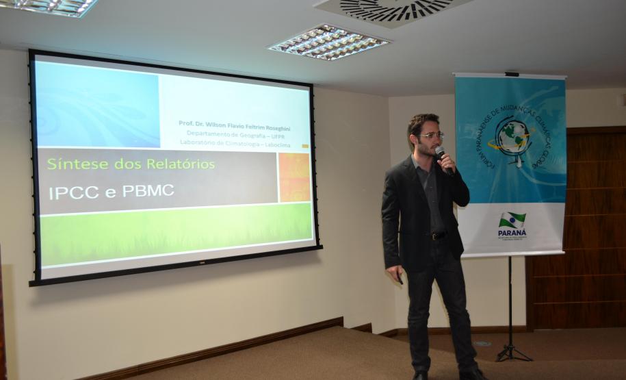 Fórum Paranaense de Mudanças Climáticas Globais. Na foto, o professor de Climatologia do Departamento de Geografia da Universidade Federal do Paraná (UFPR), Wilson Flávio Feltrin Roseghini.Foto: Divulgação SEMA