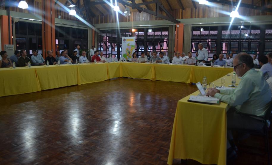 Secretário estadual do Meio Ambiente e Recursos Hídricos, Luiz Eduardo Cheida, participa da Assembleia Ordinária da Associação dos Municípios da Região Metropolitana de Curitiba (Assomec).