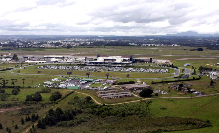 Terceira pista secretario de infra Estrutura e Logistica, Jose Richa Filho fala durante reuni‹o na INFRAERO e sobrevoa o aeropoeto Afonso Pena. 17-02-2011 - Foto Jorge Woll.
 - foto Jorge Woll