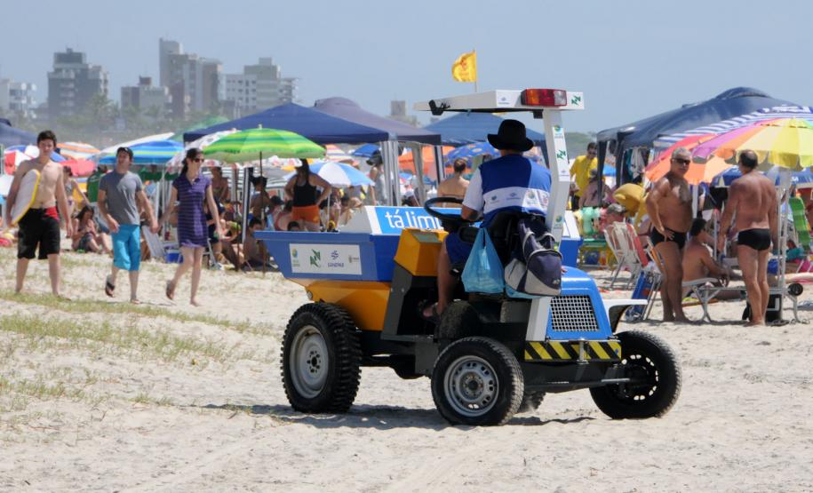 Limpeza das praias terá operação especial do Governo do Estado O Instituto das Águas do Paraná, do Governo do Estado, começa segunda-feira (23) serviços de limpeza e recolhimento de lixo no Litoral. Foto: Divulgação