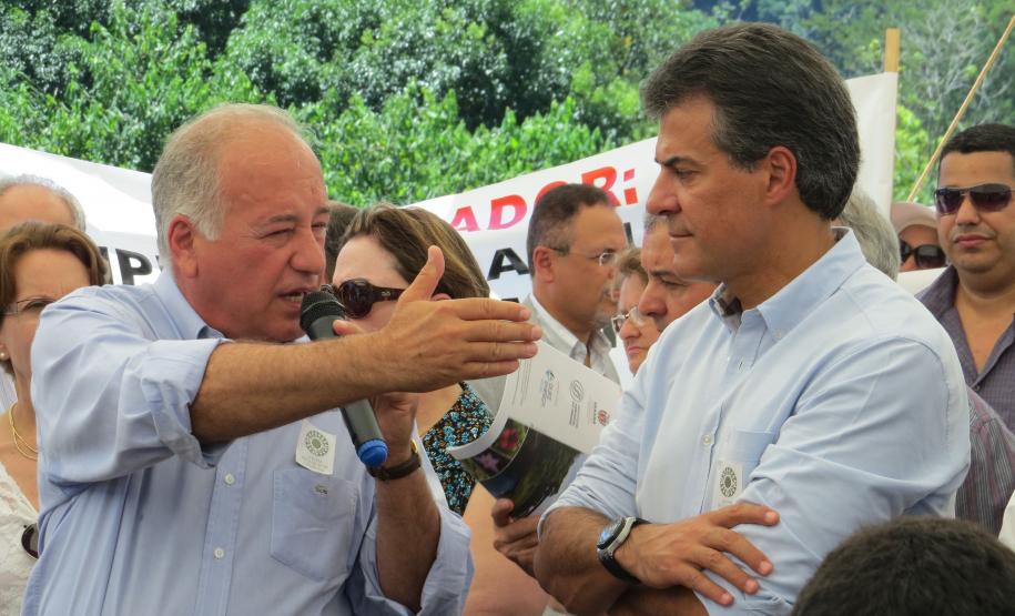 Richa entrega estruturas de educação ambiental ao Jardim Botânico de Londrina