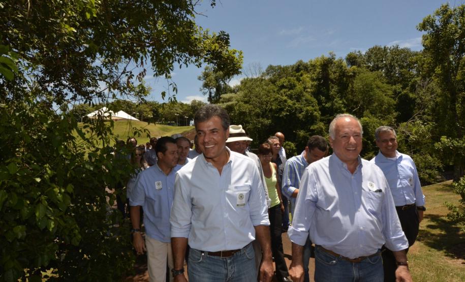 Richa entrega estruturas de educação ambiental ao Jardim Botânico de Londrina Richa entrega estruturas de educação ambiental ao Jardim Botânico de Londrina