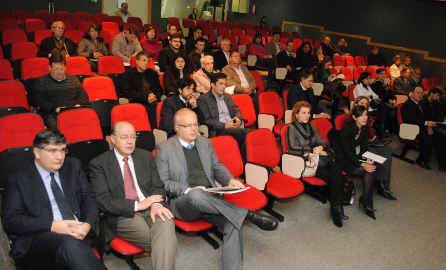Reunião do Banco mundial de Consultores. Curitiba-25-08-2011 foto Osvaldo Ribeiro/AEnoticias.