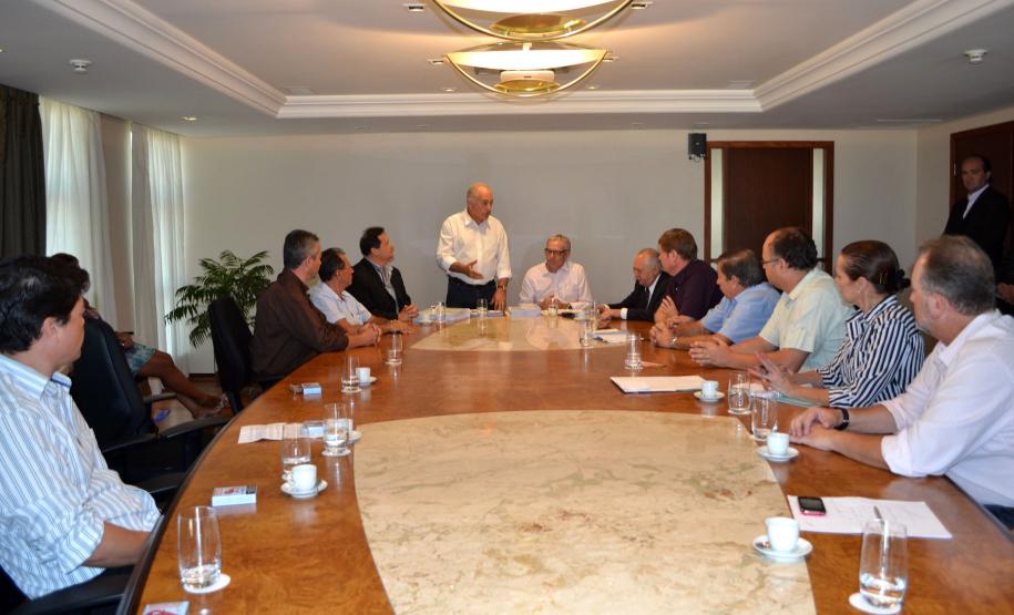 Governo recebe planos de logística reversa dos resíduos industriais O secretário estadual do Meio Ambiente, Luiz Educardo Cheida, fala durante reunião sobre o Plano de Logística Reversa de Resíduos Sólidos, na Fiep.