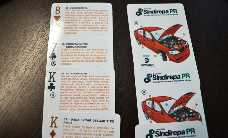 Governo recebe planos de logística reversa dos resíduos industriais Sindirepa também apresentou um baralho educativo que mostra os itens que irão gerar resíduos sólidos durante a manutenção preventiva dos veículos.