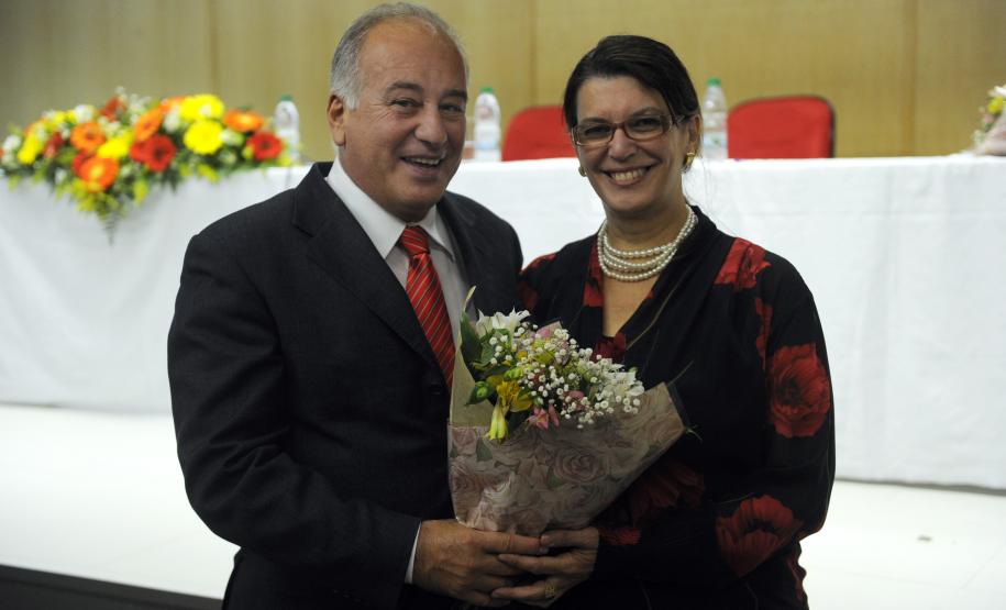 Secretário do Meio Ambiente, Luiz Eduardo Cheida acompanhado pela Desembargadora do Tribunal de Justiça Joeci Camargo Machado, representante do CREA-Pr., Antonio Borges dos Reis e representante do PV - Partido Verde, Maria Leticia Fagundes, entrega Prêmio Mãe Natureza no Auditório Mario Lobo, Palácio das Araucárias.Curitiba, 11/03/2014Foto: Ricardo Almeida / ANPr
