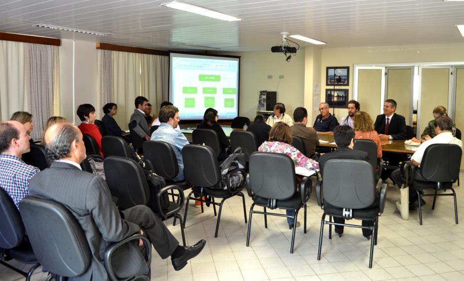 Representantes de 25 instituições públicas estaduais e federais reuniram-se, nesta quinta-feira (27), na Secretaria do Meio Ambiente e Recursos Hídricos para a primeira reunião técnica de trabalho do grupo interinstitucional que irá coordenar a execução do Programa Paranaense de Mobilidade Não Motorizada por Bicicleta, o Ciclo Paraná. Foto: Divulgação