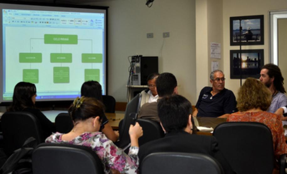 Representantes de 25 instituições públicas estaduais e federais reuniram-se, nesta quinta-feira (27), na Secretaria do Meio Ambiente e Recursos Hídricos para a primeira reunião técnica de trabalho do grupo interinstitucional que irá coordenar a execução do Programa Paranaense de Mobilidade Não Motorizada por Bicicleta, o Ciclo Paraná. Foto: Divulgação