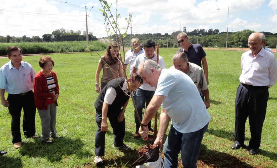 Jardim Botânico de Londrina ganha Programa de Voluntariado O secretário estadual do Meio Ambiente e Recursos Hídricos, Luiz Eduardo Cheida, lança em Londrina, o Programa do Voluntariado do Jardim Botânico. Londrina, 02/04/2014.Foto: Nalun Lorençon