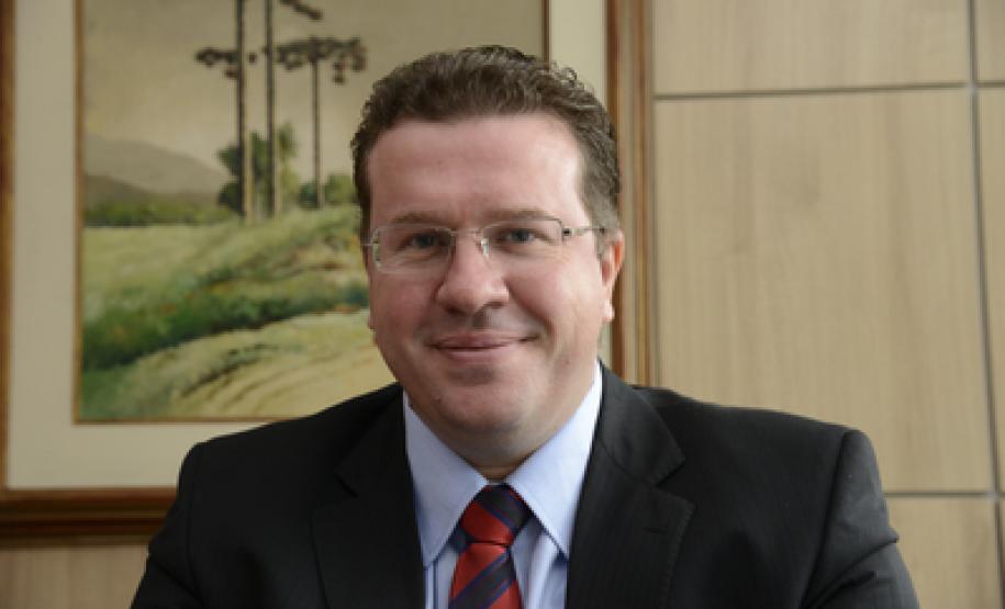 Caetano de Paula Júnior, secretario estadual do Meio Ambiente e Recursos Hidricos. Curitiba,10/04/2014. Foto - Antonio Costa