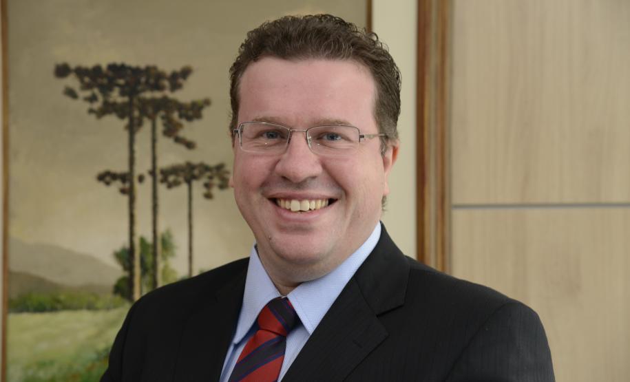 Caetano de Paula Júnior, secretario estadual do Meio Ambiente e Recursos Hidricos. Curitiba,10/04/2014. Foto - Antonio Costa