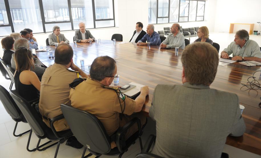 Governo apresenta plano de trabalho para a Operação Verão 2011 aos prefeitos do Litoral.Curitiba, 03.10.2011.Foto: Ricardo Almeida / AENotícias