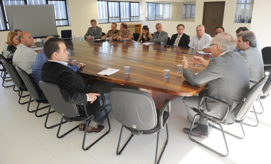 Governo apresenta plano de trabalho para a Operação Verão 2011 aos prefeitos do Litoral.Curitiba, 03.10.2011.Foto: Ricardo Almeida / AENotícias