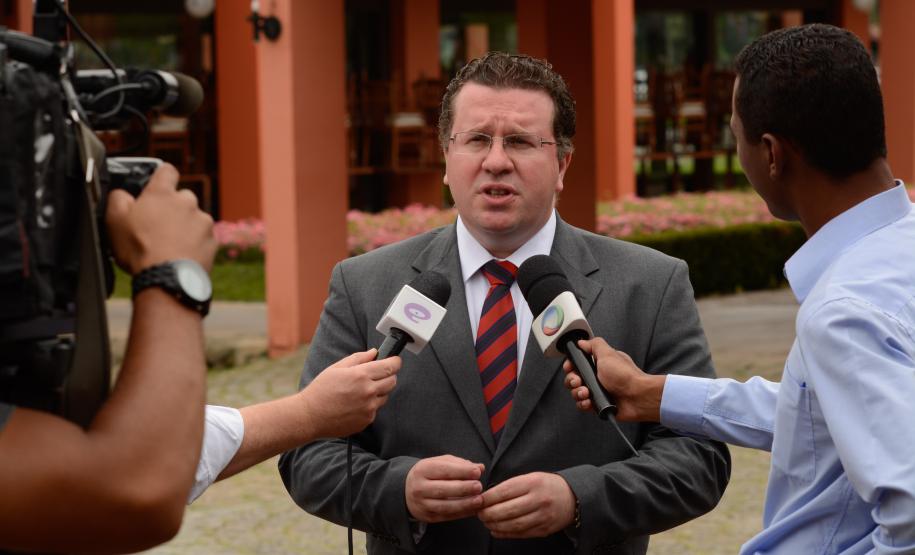 Antonio Caetano de Paula, Secretário Estadual do Meio Ambiente e Recursos Hídricos, faz apresentação dos resultados do Inventário de Emissões Antrópicas Diretas e Indiretas de Gases de Efeito Estufa e Agentes Climáticos de Curta Duração e Propostas de Mitigação de Emissões Setorizadas. Curitiba,03/11/2014. Foto - Antonio Costa