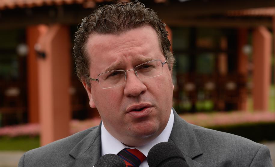 Antonio Caetano de Paula, Secretário Estadual do Meio Ambiente e Recursos Hídricos, faz apresentação dos resultados do Inventário de Emissões Antrópicas Diretas e Indiretas de Gases de Efeito Estufa e Agentes Climáticos de Curta Duração e Propostas de Mitigação de Emissões Setorizadas. Curitiba,03/11/2014. Foto - Antonio Costa