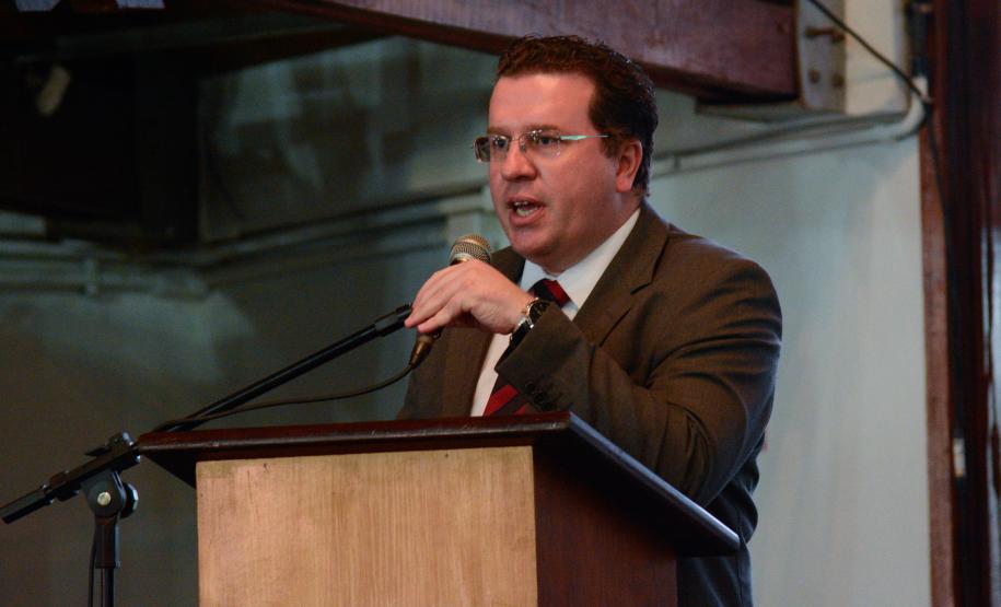 Antonio Caetano de Paula, Secretário Estadual do Meio Ambiente e Recursos Hídricos, faz apresentação dos resultados do Inventário de Emissões Antrópicas Diretas e Indiretas de Gases de Efeito Estufa e Agentes Climáticos de Curta Duração e Propostas de Mitigação de Emissões Setorizadas. Curitiba,03/11/2014. Foto - Antonio Costa