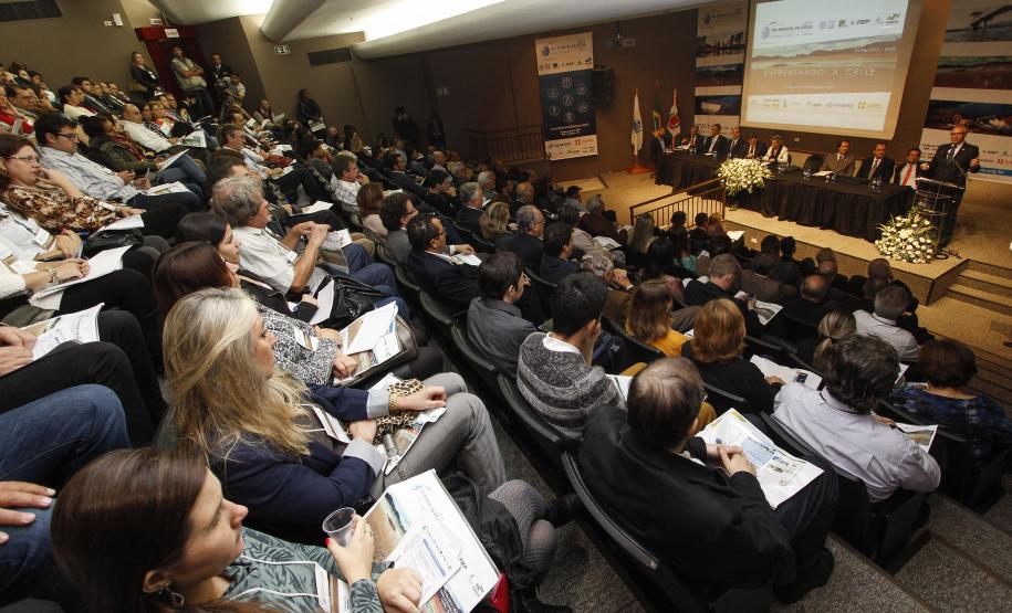 Paraná irá revitalizar o Rio Iguaçu, diz Cida em evento do Dia Mundial da Água O presidente da Fiep, Edson Campagnolo, durante abertura do Dia Mundial da Água, na Fiep