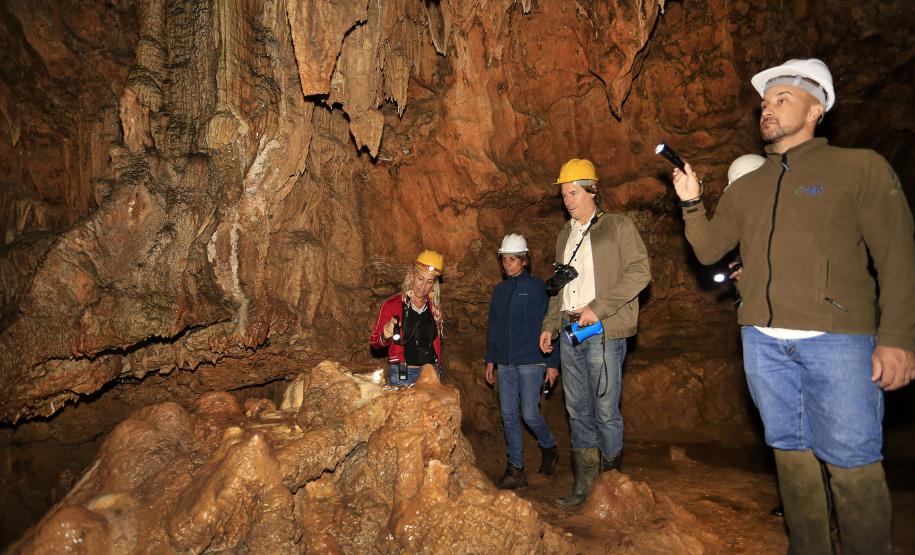 Cavernas do Parque Estadual de Campinhos abrigam formas esculpidas há milhares de anos
