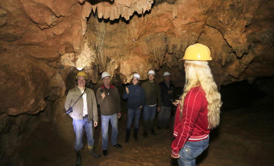 Cavernas do Parque Estadual de Campinhos abrigam formas esculpidas há milhares de anos