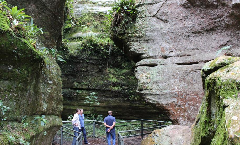 Parceria entre secretarias deve ampliar turismo em parques estaduais