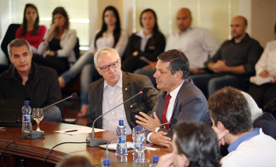 Projeto ajuda a retirar 8 mil toneladas de embalagens do meio ambiente Reunião Sindibebidas ? Logística Reversa , fotos:Gelson Bampi- 31-03-15