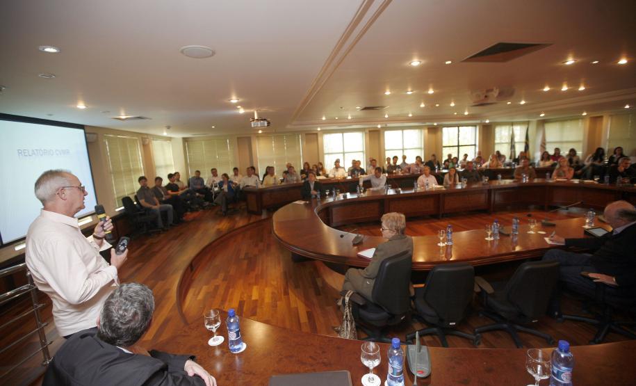 Projeto ajuda a retirar 8 mil toneladas de embalagens do meio ambiente Reunião Sindibebidas ? Logística Reversa , fotos:Gelson Bampi- 31-03-15