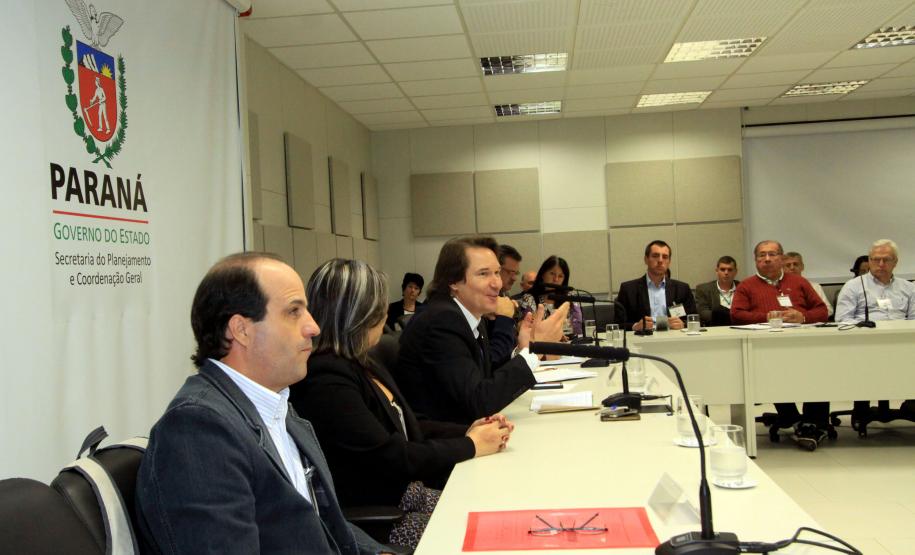 Secretário estadual do Meio Ambiente, Ricardo Soavinski, coordena reunião do Projeto PSA ( Pagamento por Serviços Ambientais) no Estado do Paraná.Curitiba, 08/04/2015.Foto: José Gomercindo/ANPr