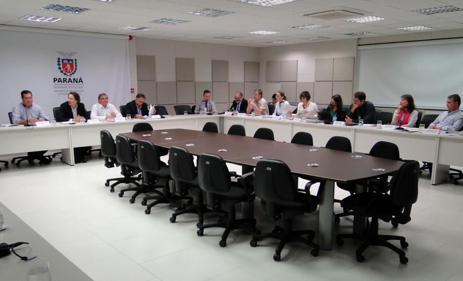 O Governo do Paraná sediou, em Curitiba, nessa quinta e sexta-feira (16 e 17), a reunião com as entidades estaduais de meio ambiente do sul do Brasil, representantes do Ministério do Meio Ambiente e do Estado da Bahia para discutir a atualização de resoluções do Conselho Nacional do Meio Ambiente (Conama). Foto: Divulgação