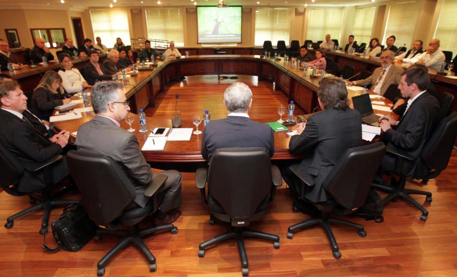 Selo Clima Paraná vai incentivar inventário de emissões das empresas Lançamento de Registro Público de Emissões de Gases Efeito Estufa .Curitiba 30-04-2015.