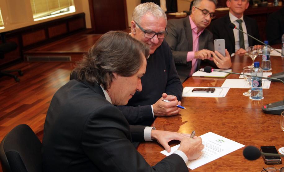 Selo Clima Paraná vai incentivar inventário de emissões das empresas Lançamento de Registro Público de Emissões de Gases Efeito Estufa .Curitiba 30-04-2015.