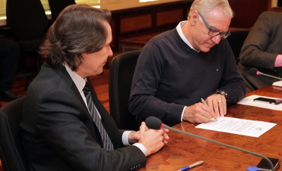 Selo Clima Paraná vai incentivar inventário de emissões das empresas Lançamento de Registro Público de Emissões de Gases Efeito Estufa .Curitiba 30-04-2015.