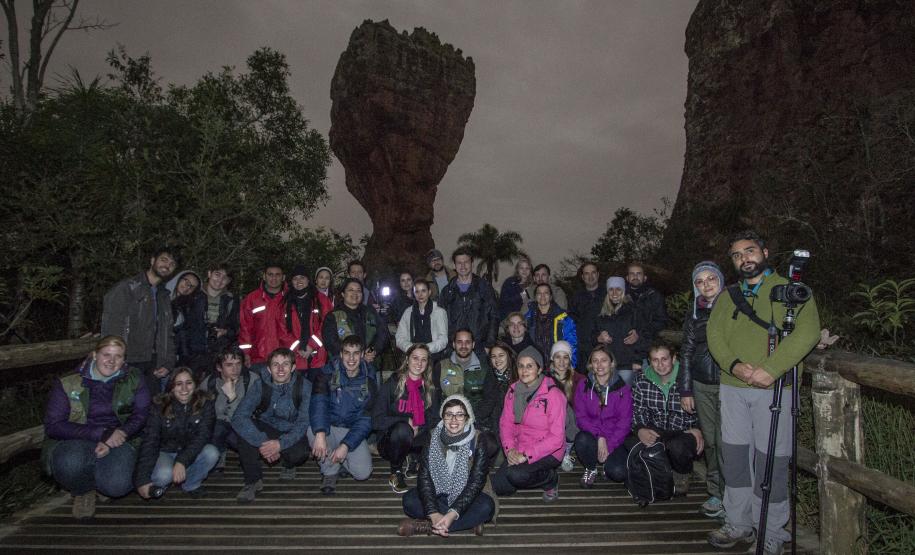 Caminhada da Lua Cheia propicia novas percepções do Parque Estadual de Vila Velha Passeio noturno no Parque Estadual da Vilha Velha. Ponta Grossa, 30/05/2015. Foto: Pedro Ribas/ANPr