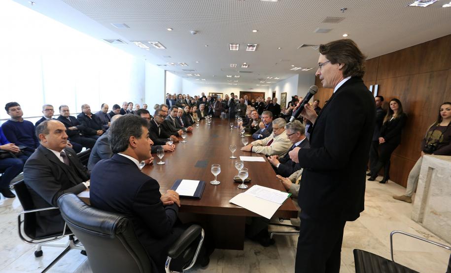 O Governador Beto Richa ampliou o número de municípios beneficiadoscom recursos do ICMS Ecológico, regulamentou o Pagamento Por ServiçosAmbientais (PSA) e criou o projeto de revitalização do Rio Iguaçu