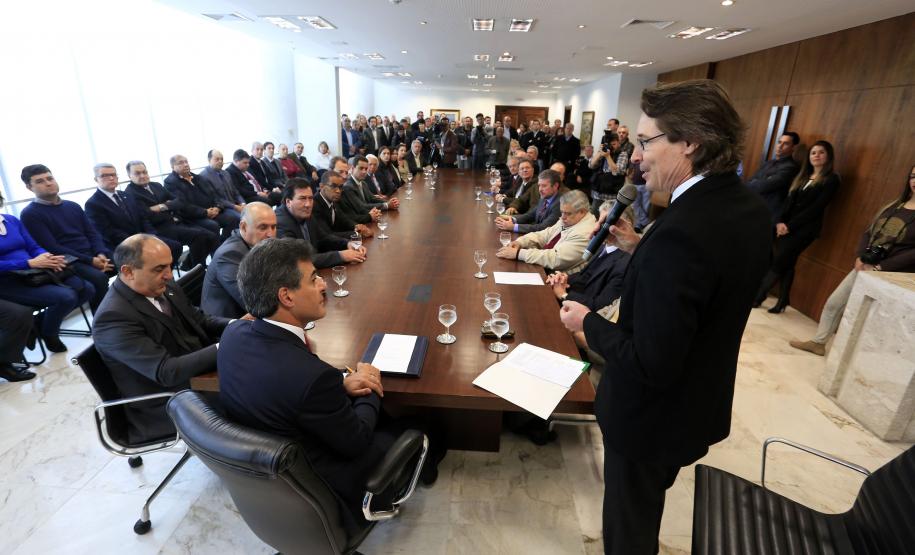 O Governador Beto Richa ampliou o número de municípios beneficiadoscom recursos do ICMS Ecológico, regulamentou o Pagamento Por ServiçosAmbientais (PSA) e criou o projeto de revitalização do Rio Iguaçu