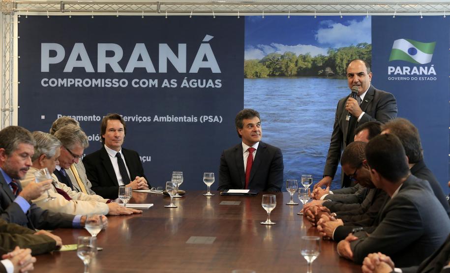 O Governador Beto Richa ampliou o número de municípios beneficiadoscom recursos do ICMS Ecológico, regulamentou o Pagamento Por ServiçosAmbientais (PSA) e criou o projeto de revitalização do Rio Iguaçu