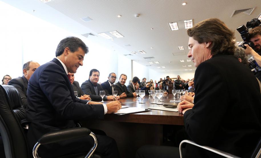 O Governador Beto Richa ampliou o número de municípios beneficiadoscom recursos do ICMS Ecológico, regulamentou o Pagamento Por ServiçosAmbientais (PSA) e criou o projeto de revitalização do Rio Iguaçu