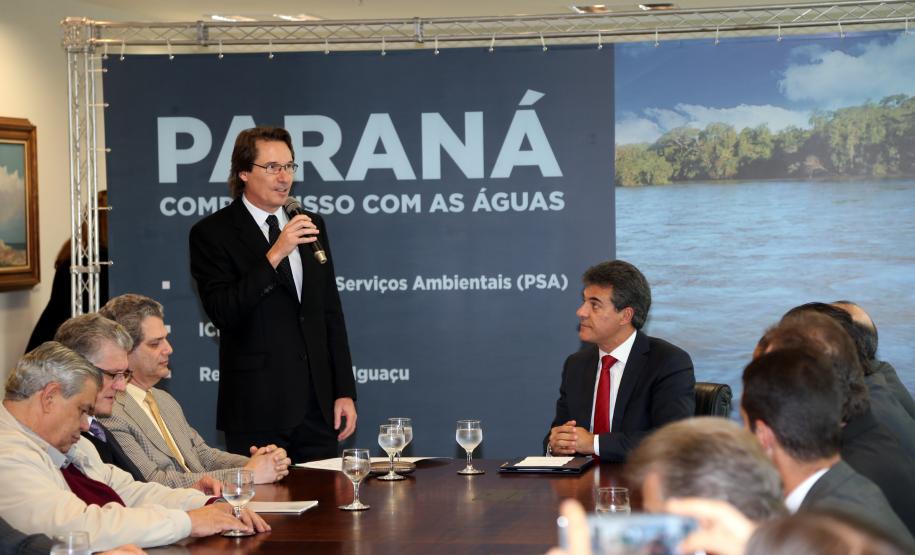 Governador Beto Richa assina decretos para melhoria da qualidade de águas em 750 mil hectares de mananciais e revitalização do Rio Iguaçu. Na foto, o secretário do Meio Ambiente e Recursos Hídricos, Ricardo José Soavinski.Curitiba, 02062015.Foto: Orlando Kissner/ANPr