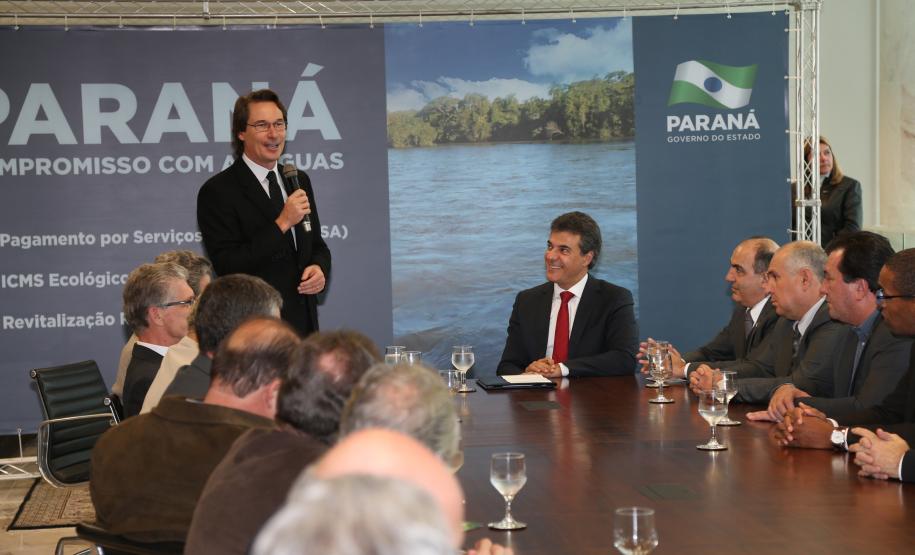 Governador Beto Richa assina decretos para melhoria da qualidade de águas em 750 mil hectares de mananciais e revitalização do Rio Iguaçu. Na foto, o secretário do Meio Ambiente e Recursos Hídricos, Ricardo José Soavinski.Curitiba, 02062015.Foto: Orlando Kissner/ANPr