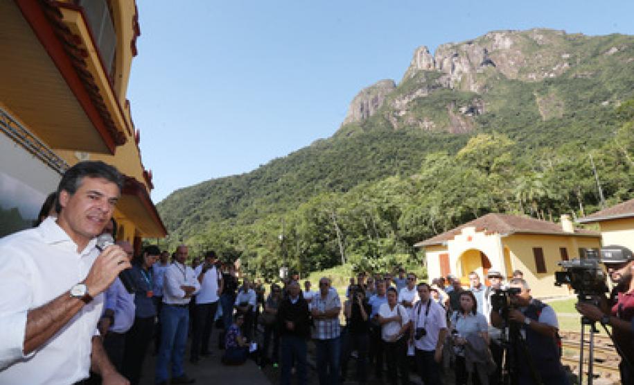 Governador Beto Richa lança durante a entrega de melhorias no Parque Marumbi, na Serra do Mar, o projeto Parques do Paraná.Parque Marumbi, Morretes, 10/06/2015.Foto: Orlando Kissner/ANPr
