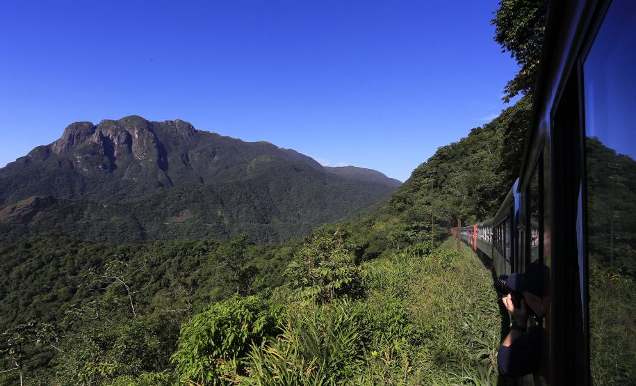 GOVERNO LANÇA PARQUES DO PARANÁ PARA ESTIMULAR TURISMO SUSTENTÁVEL. O governador Beto Richa lançou nesta quarta-feira (10), no Parque Estadual Pico Marumbi, o projeto Parques do Paraná