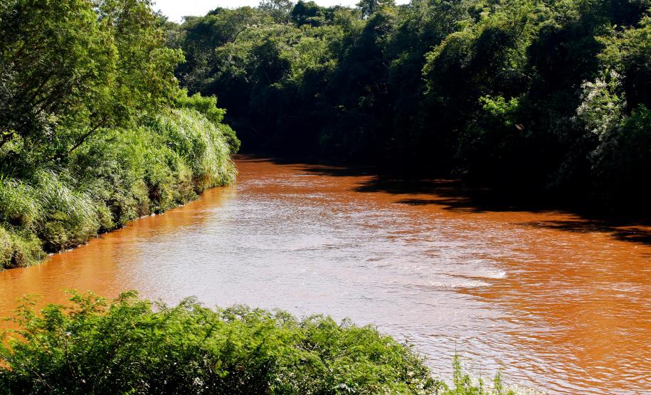 Técnicos do Governo avaliam mananciais do Sudoeste que recebem ICMS Ecológico Água captada no Rio Pirapó atende 85% da população de Maringá.Foto: Sanepar Maringá