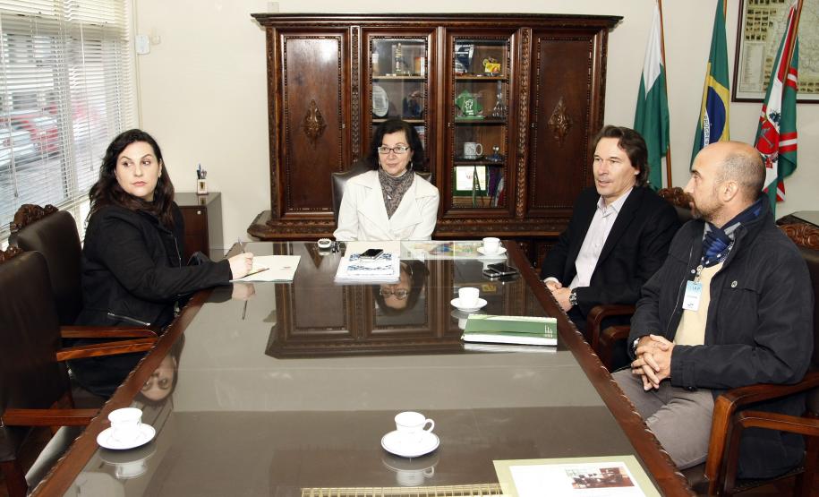 Secretaria de Estado da Educação do Paraná, Secretario do Meio Ambiente Ricardo José Soavinski apresenta projeto para Secretaria de Educação Ana Seres Trento Comin. 19-06-15. Foto: Hedeson Alves