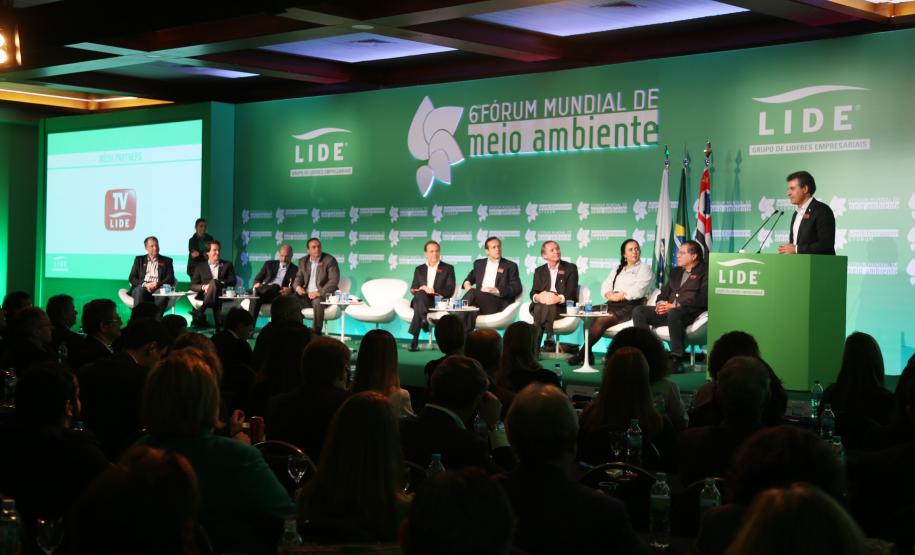 Governador Beto Richa participa da abertura do 6º Fórum Mundial de Meio Ambiente, em Foz do Iguaçu, no Oeste do Paraná.Foz do Iguaçu, 25/06/2015.Foto: Orlando Kissner /ANPr